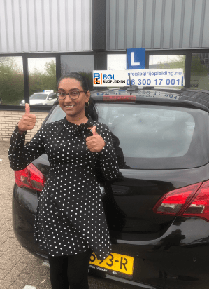 Leerling in rijles met instructeur